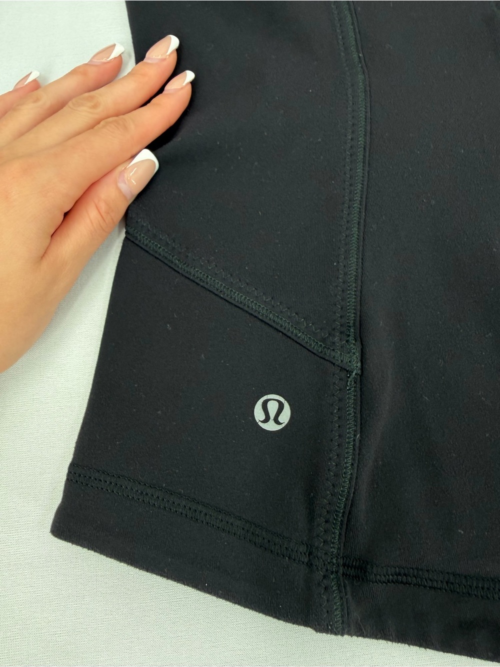 Lululemon Forme Jacket Black Full Zip Thumbholes Size 6 athleisure yoga Pilates - Picture 10 of 14